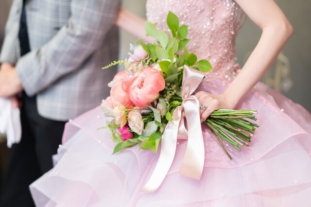 結婚式のテーマカラー|おすすめ8選