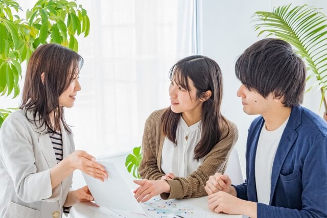 相場はどのくらい?結婚式にかかる費用を紹介