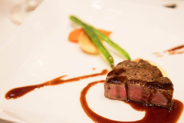 対策3. 食事はテーブルに直接サーブ