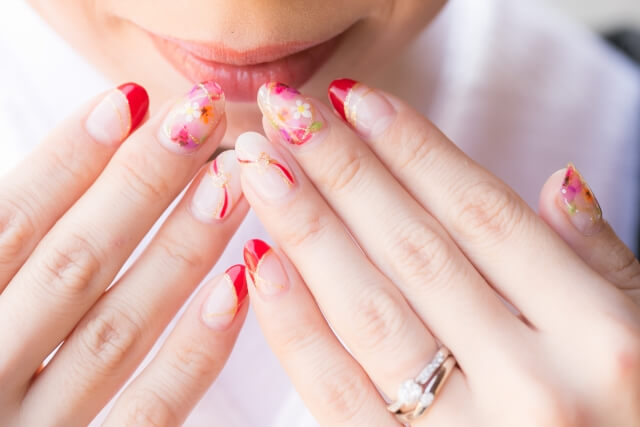ブライダルネイル 種類別の施術方法とその違い