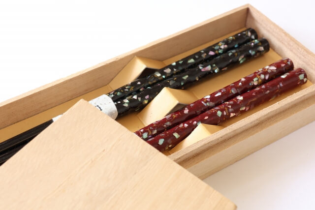 婚約祝いとして人気のある贈り物10選!