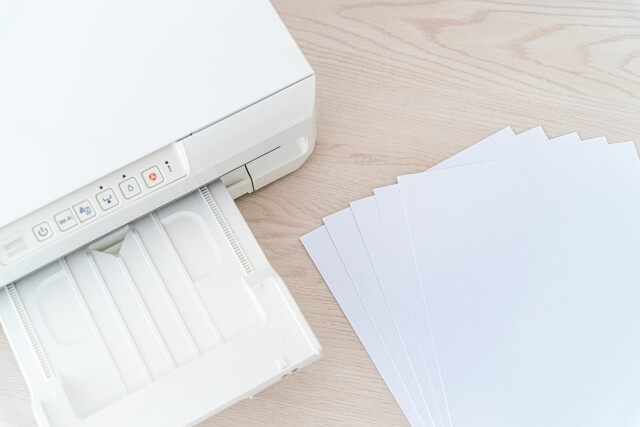 先輩花嫁に学ぶ！結婚式 ペーパーアイテム節約の落とし穴と成功体験