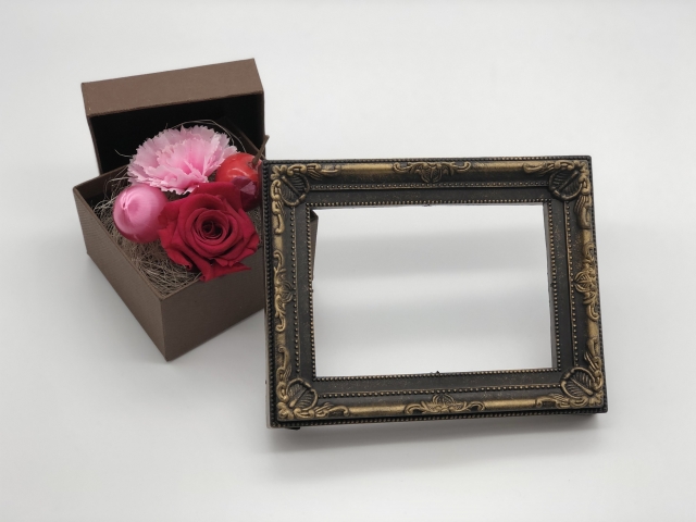 婚約祝いの相場は?高額すぎなければOK