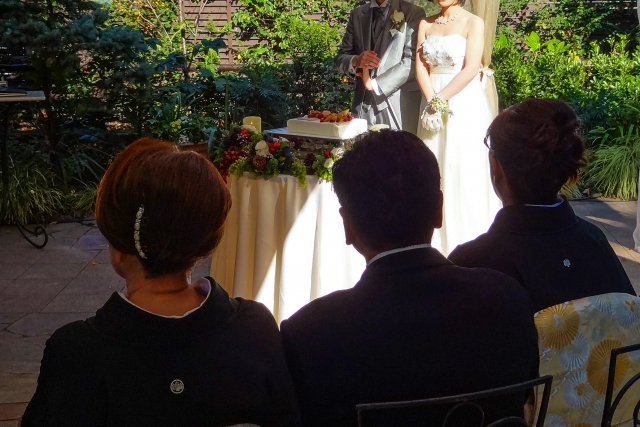 家族婚で後悔する5つのケースとは？