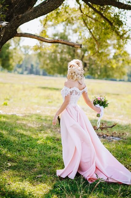 髪の長さでアレンジが変わる!フォトウェディングのアップヘアのおすすめ髪型特集